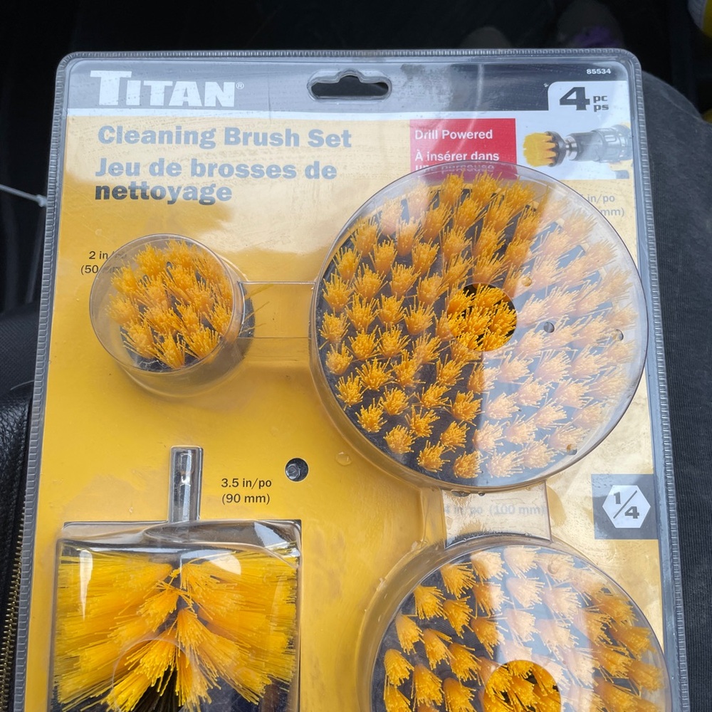 Free if bundle from 20$. Brush Set with Yellow Bristles